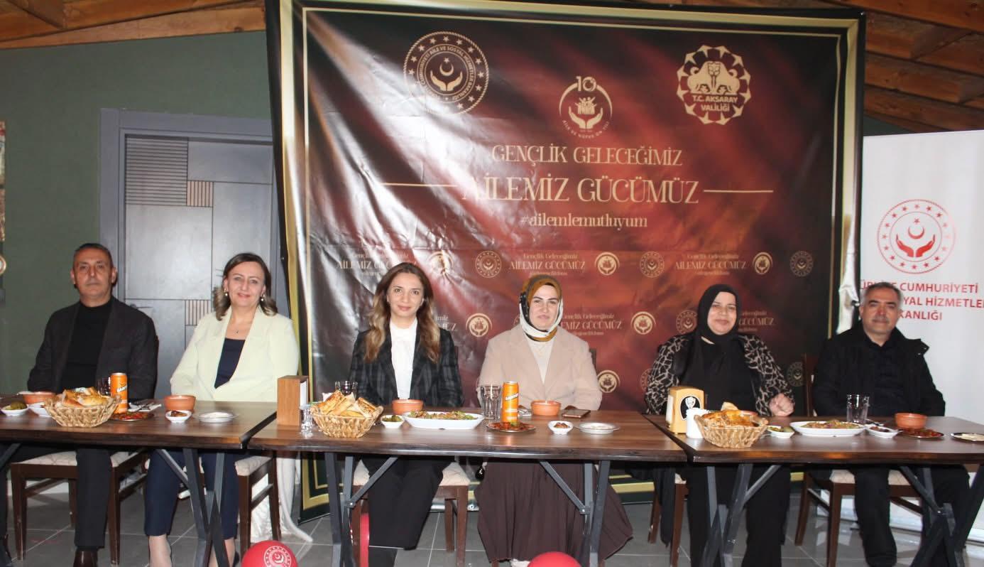 Aile ve Nüfus On Yılı Vizyonu Kapsamında Genç Çiftlere Yönelik İftar  Programı - fotoğraf 1