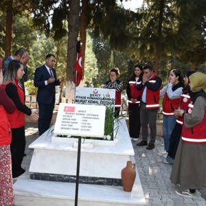 Bakanlığımız Tarafından 81 İlde Eş Zamanlı Olarak Gerçekleştirilen Şehitlik Ziyareti Programı - fotoğraf 1