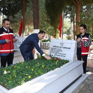 Bakanlığımız Tarafından 81 İlde Eş Zamanlı Olarak Gerçekleştirilen Şehitlik Ziyareti Programı - fotoğraf 6