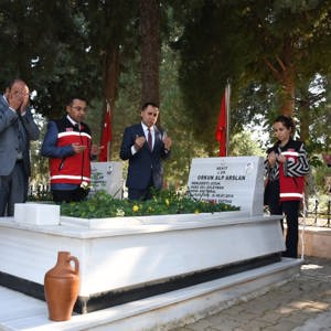 Bakanlığımız Tarafından 81 İlde Eş Zamanlı Olarak Gerçekleştirilen Şehitlik Ziyareti Programı - fotoğraf 8