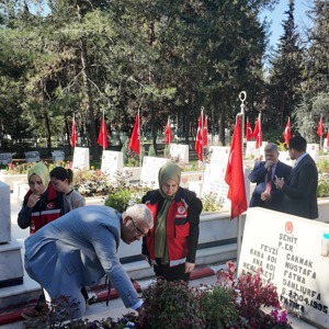 ŞEHİT KABİRLERİ İÇİN 81 İLDE EŞ ZAMANLI BAKIM, ONARIM VE TEMİZLİK ÇALIŞMAMIZ - fotoğraf 2