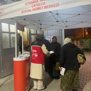 Sosyal Hizmet Merkezlerimiz Tarafından Teravih Namazı Sonrası Mobil Sosyal Hizmet Noktalarında Farkındalık ve Bilgilendirme Faaliyetleri Yürütüldü - fotoğraf 2