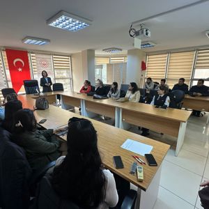 Geçici Koruyucu Aile Hizmet Modeli Bilgilendirme Toplantısı Düzenlendi - fotoğraf 1