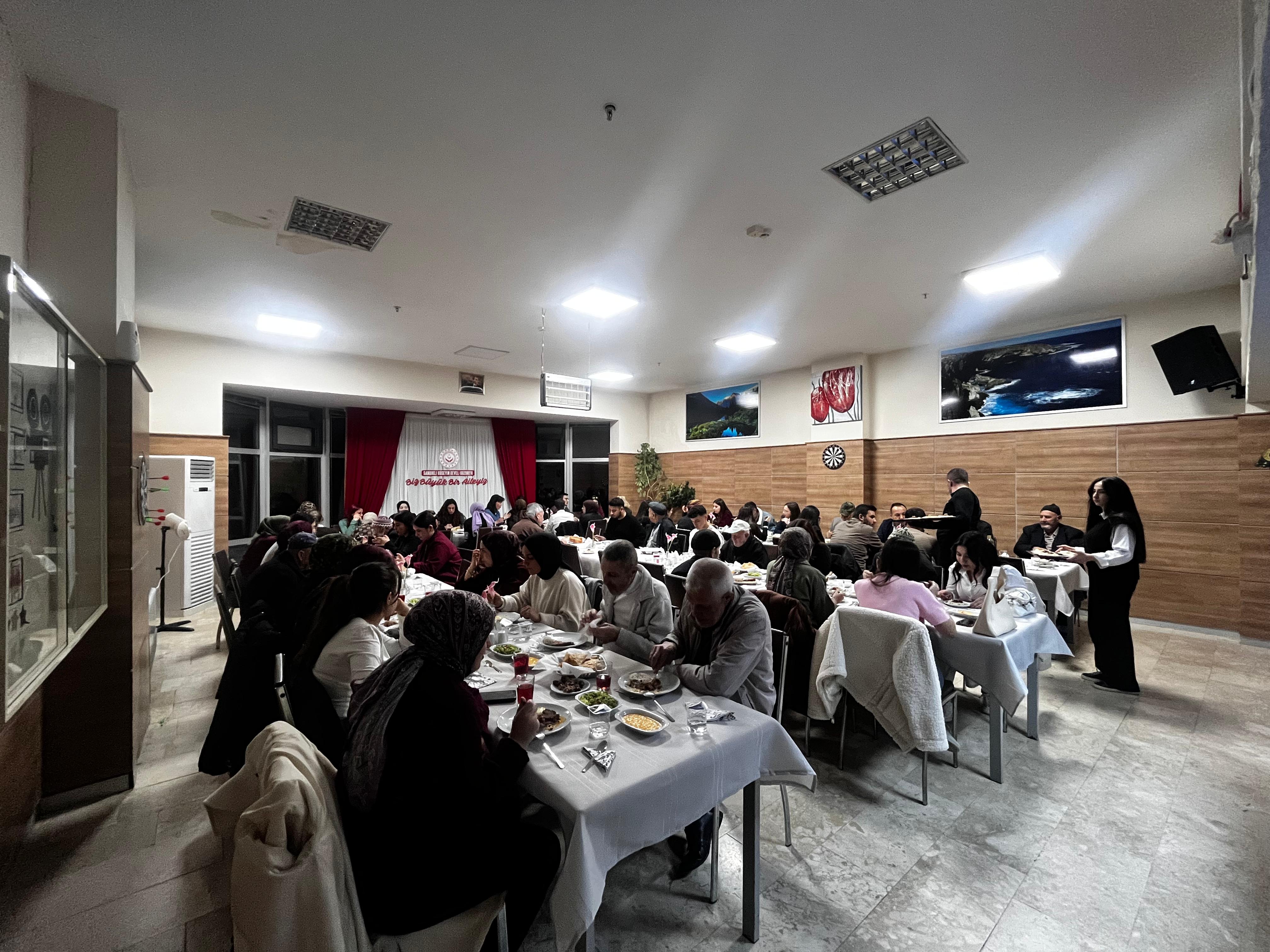 Sosyal Hizmet Bölümü Öğrencileri ve Öğretim görevlileri, Hüseyin Develi Huzurevi’nde İftar Programı