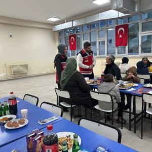 Samsun’da Ramazan’ın 15. Gününde Büyük Kardeşlik Sofraları Kuruldu - fotoğraf 5