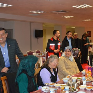 Samsun’da Ramazan’ın 15. Gününde Büyük Kardeşlik Sofraları Kuruldu - fotoğraf 28