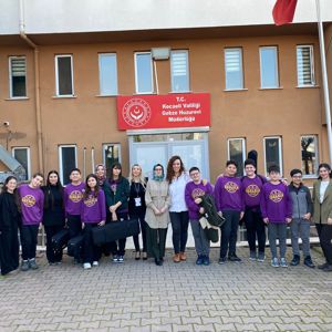 Gebze Huzurevi'nde Özelsin Koleji'nden Anlamlı Ziyaret ve Müzik Dinletisi - fotoğraf 3