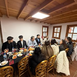 Gazi Vakfı Gazanfer Bilge Çocuk Evleri Sitesinde Gençler ve Çocuklar İftarda Bir Araya Geldi - fotoğraf 5