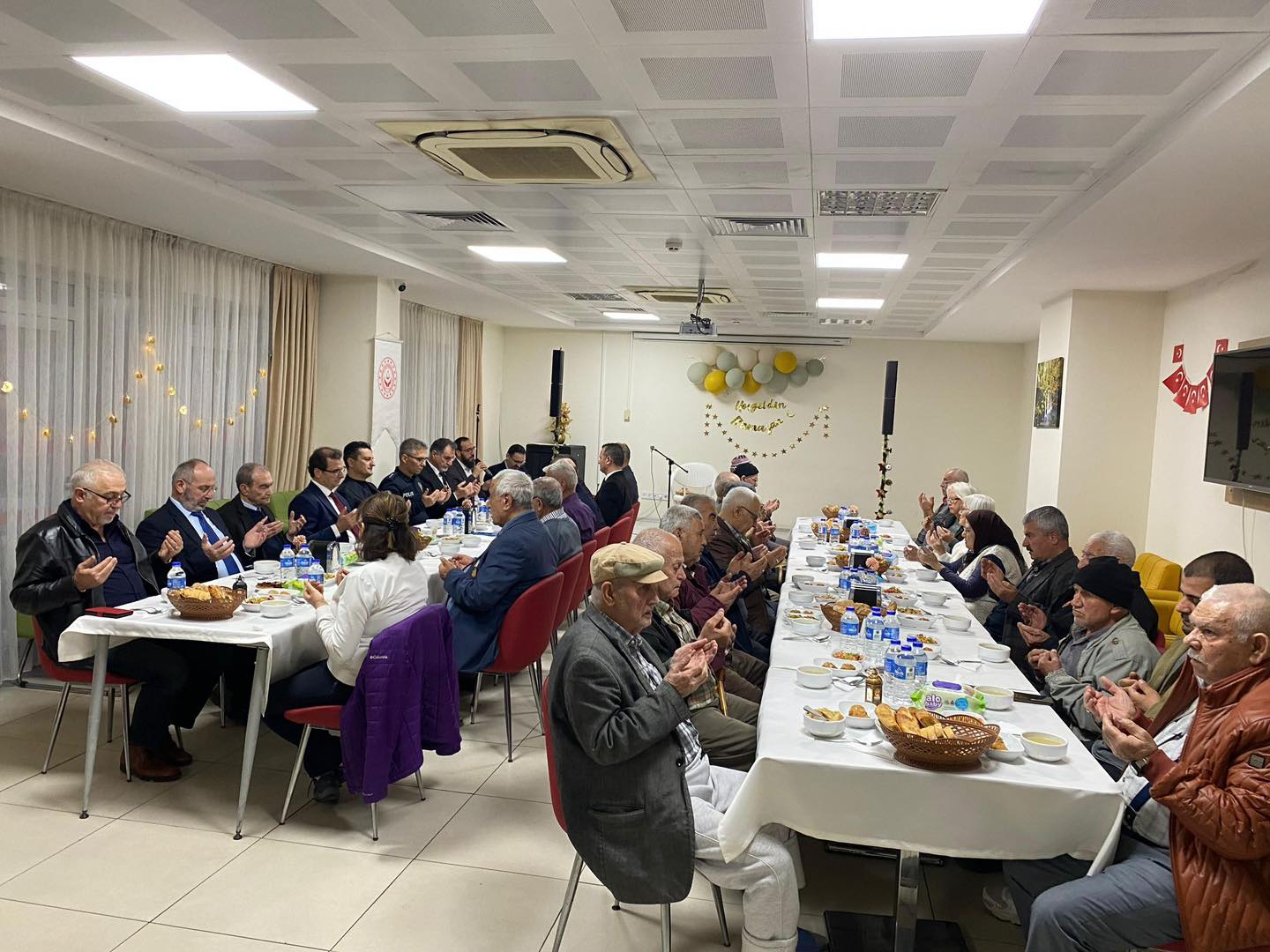 Salihli’de Huzurevi Sakinleri ve İlçe Protokolü İftar Sofrasında Buluştu