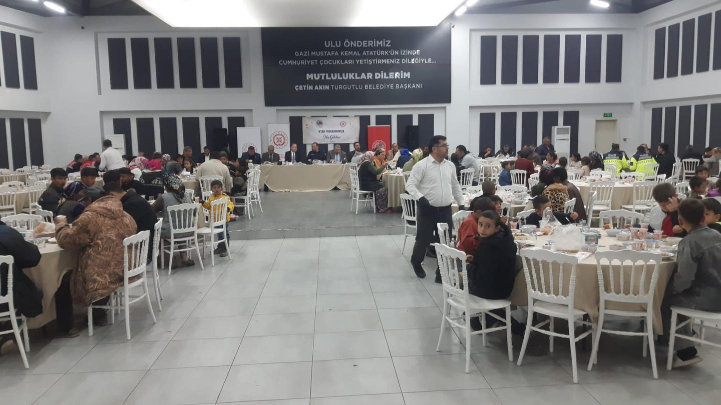 Turgutlu’da Roman Vatandaşlarımızla İftar Sofrasında Gönül Birliği Sağlandı