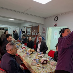 Kadir Gecesi Vesilesiyle Düzenlenen İftar Programında Çocuklarımız ve İstihdam Edilen Gençlerimizle Aynı Sofradayız - fotoğraf 3
