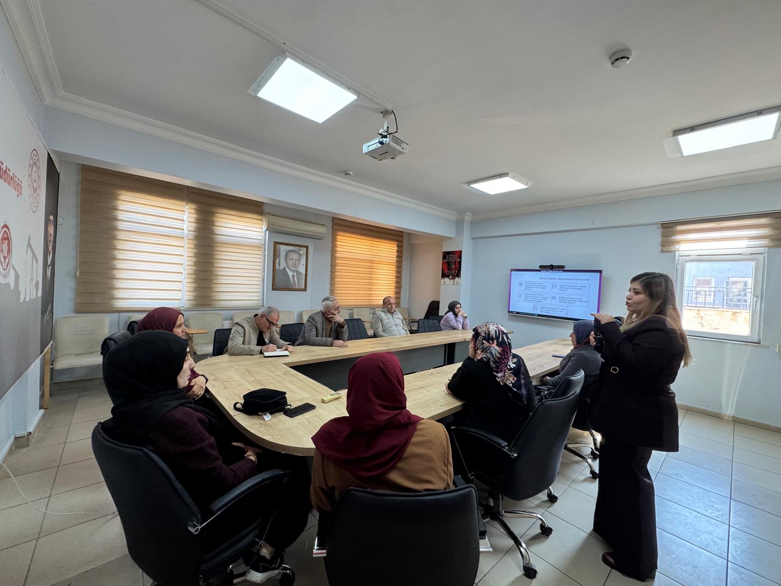 ' Orta ve Geç Çocukluk Döneminden Ergenliğe Gelişim' eğitimi