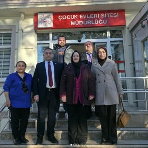 Engelli ve Yaşlı Hizmetleri Genel Müdürlüğü Yaşlı Bakım Hizmetleri Daire Başkanımız Gamze ALTUN ve İl Müdürümüz Adem YÜCEL , Amasya Çocuk Evleri Sitesi Müdürlüğümüzü ziyaret ettiler. - fotoğraf 1