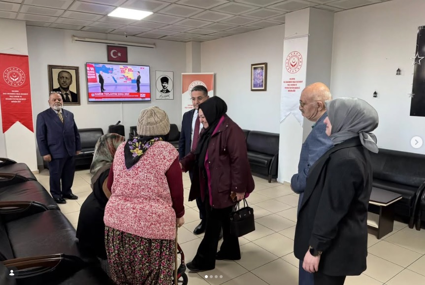 Engelli ve Yaşlı Hizmetleri Genel Müdürlüğü Yaşlı Bakım Hizmetleri Daire Başkanımız Gamze ALTUN ve İl Müdürümüz Adem YÜCEL, Suluova Hacı Muammer Koca Huzurevi Yaşlı Bakım ve Rehabilitasyon Merkezi’nde düzenlenen iftar programında kıymetli büyüklerimiz ve personelimizle bir araya geldi.