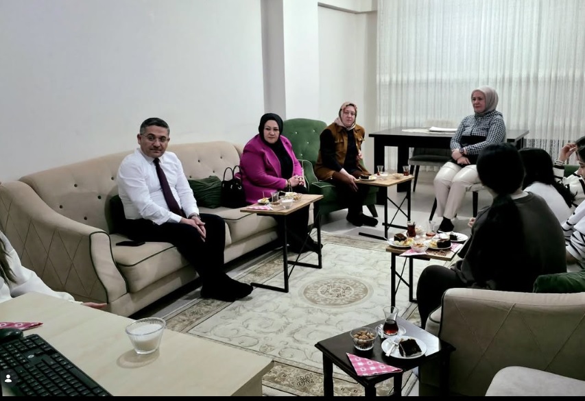 Daire Başkanımız Sn. Gamze ALTUN ve İl Müdürümüz Sn. Adem YÜCEL , Çocuk Evleri Koordinasyon Merkezi Müdürlüğümüzde kalan çocuklarımızla bir araya geldiler.