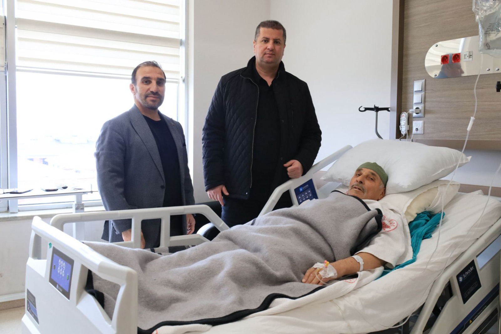 Kahraman Şehidimiz Salih Zengin'in Bizlere Emaneti Olan Değerli Babası Mehmet Amcamız Geçirdiği Ameliyat Sonrasında İl Müdürümüz Sayın Serdar Demirci Tarafından Hastanede Ziyaret Edildi.