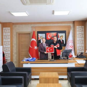 İl Müdürümüz Sayın Serdar Demirci Zonguldak İline Tayin Olan Kuruluş Müdürü Sayın Sezgin Alboğa'ya Bugüne Kadar Kurumumuza Yapmış Olduğu Katkı ve Hizmetler Dolayısıyla Teşekkür Ederek, Yeni Görev Yerinde Başarılar Diledi. - fotoğraf 1