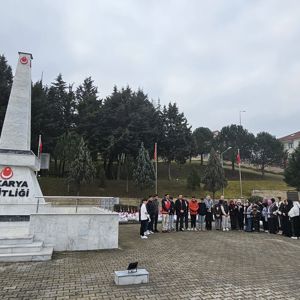 Sakarya Şehitliği’ne Anlamlı Bir Ziyaret Gerçekleştirildi. - fotoğraf 2