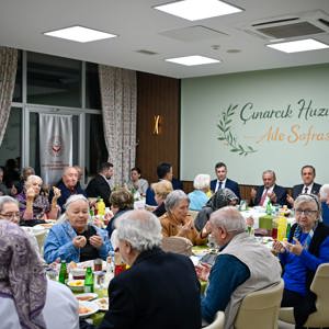 Valimiz Dr. Ahmet Hamdi Usta ve İl Müdürümüz Arif Laçin Çınarlarımızla İftar Sofrasında Bir Araya Geldi - fotoğraf 8