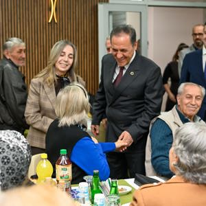 Valimiz Dr. Ahmet Hamdi Usta ve İl Müdürümüz Arif Laçin Çınarlarımızla İftar Sofrasında Bir Araya Geldi - fotoğraf 2