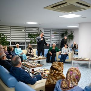 Valimiz Dr. Ahmet Hamdi Usta ve İl Müdürümüz Arif Laçin Çınarlarımızla İftar Sofrasında Bir Araya Geldi - fotoğraf 3