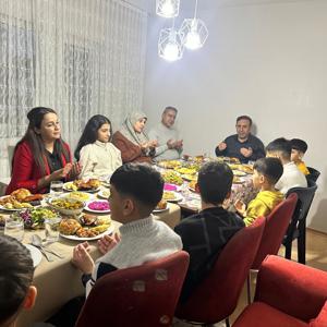 Şehit Yakınlarımız ve Evlatlarımız Aynı Sofrada - fotoğraf 2