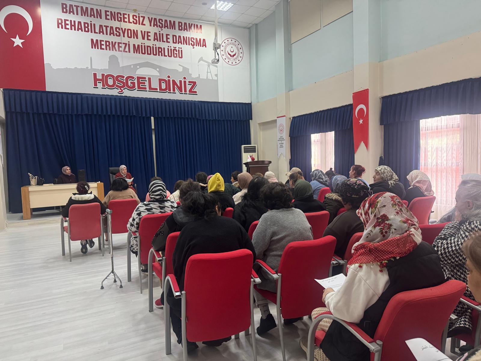 Kadir Gecesi dolayısıyla düzenlenen programda Mevlid-i Şerif ve Yasin-i Şerif okunmuş,
