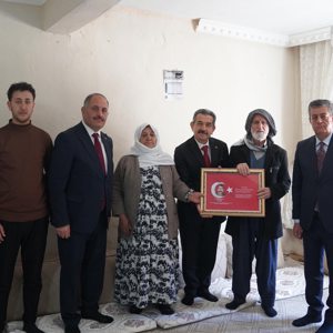 18 Mart Çanakkale Zaferi’nin Yıl Dönümünde Anlamlı Tören ve Şehit Ailelerine Vefa Ziyareti - fotoğraf 9