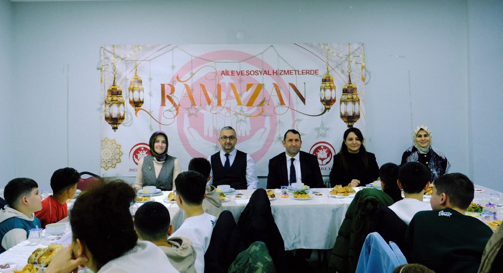 ÇEKOM’da İftar Sofrası Çocuklarla Bereketlendi.
