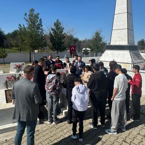 Çanakkale Zaferi ve Şehitleri Anma Günü’nde Aziz Şehitlerimizi Andık  - fotoğraf 2
