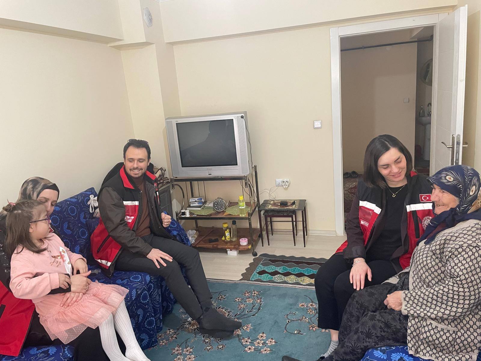 Sungurlu Sosyal Hizmet Merkezi tarafından, Yaşlılar Haftası dolayısıyla yalnız yaşayan büyüklerimize yönelik anlamlı bir ziyaret programı gerçekleştirilmiştir