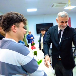 İl Müdürümüz Emre Çalğan Çocuklarımızla Bayram Sevincini Paylaştı - fotoğraf 1