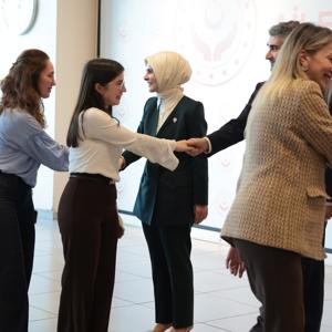 Bakanımız Göktaş, bakanlık personeli ile bayramlaştı - fotoğraf 3