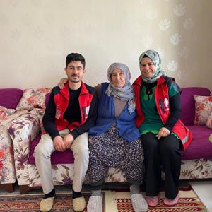 “Tek Başına Değil, Çok Başına Bayram” Projesiyle Tek Başına Yaşayan Yaşlılara Bayram Ziyareti - fotoğraf 3