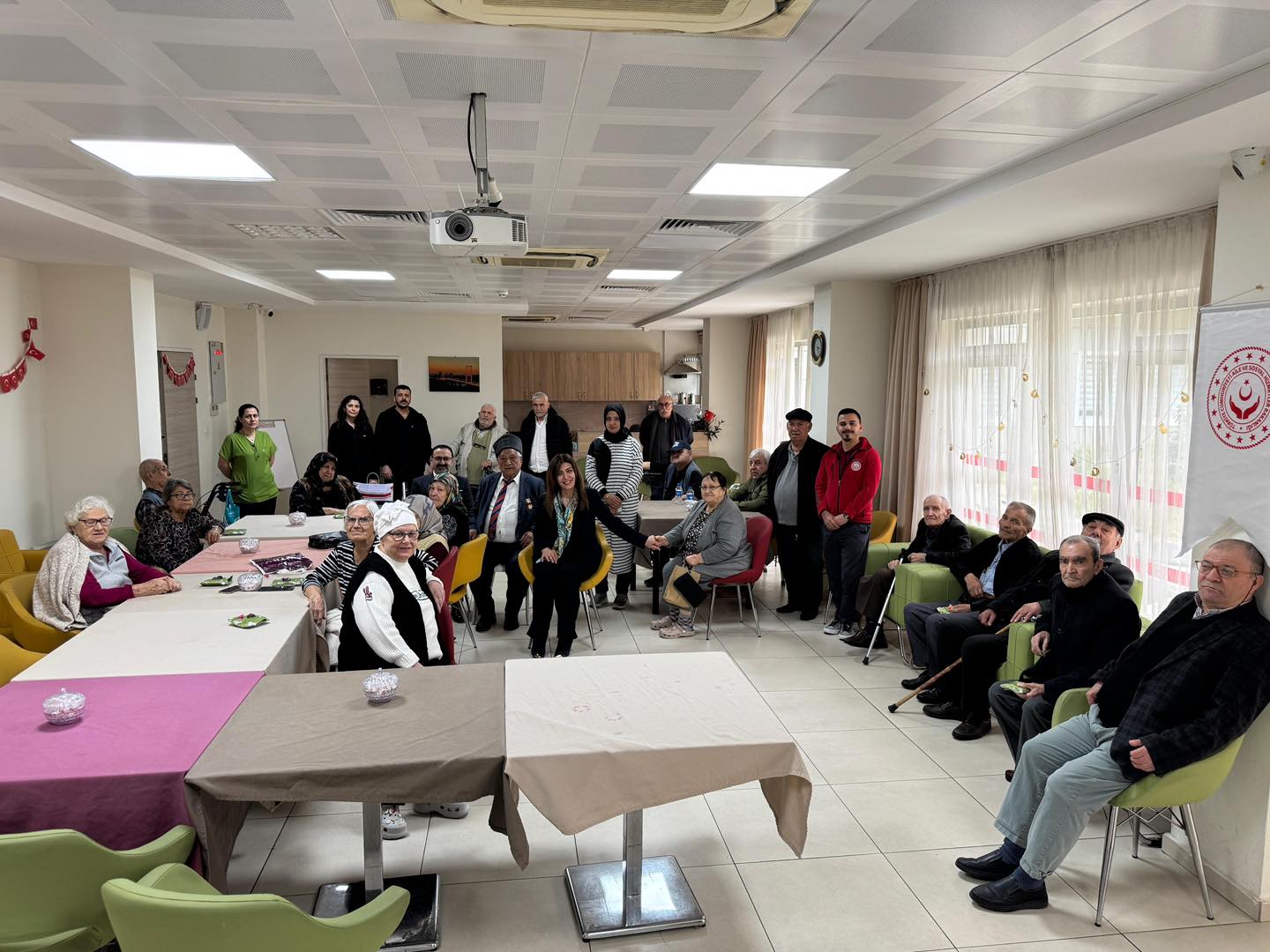 Salihli’de Huzurevi Sakinlerine Bayram Ziyareti