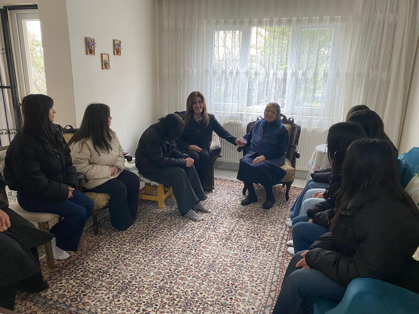 Nesiller Turgutlu’da Buluştu: Koruma Altındaki Çocuklarımızdan Aysel Teyzeye Bayram Ziyareti