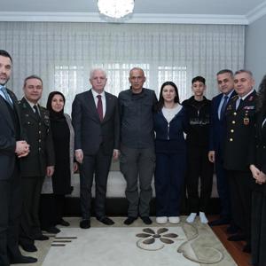 Sn. Valimiz Davut GÜL ve İl Müdürümüz Sn. Ömer TURAN Şehit ve Gazi Ailelerimizi Ziyaret Etti - fotoğraf 1