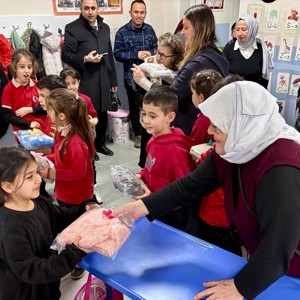 Gönül Köprüsü Tosya Sekiler Köyünde Kuruldu, Asırlık Çınarlarımızdan Minik Yüreklere Sıcak Dokunuş 🤗 - fotoğraf 3
