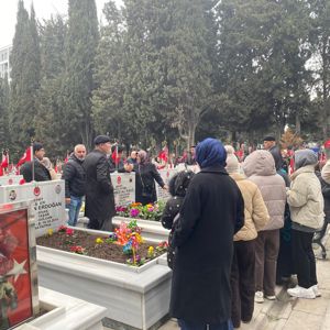 Bakanlığımızdan Hizmet Alan Gençlerimizle Şehitlik Ziyaretleri Gerçekleştirilerek Aziz Şehitlerimiz Dualarla Yâd Edildi - fotoğraf 3