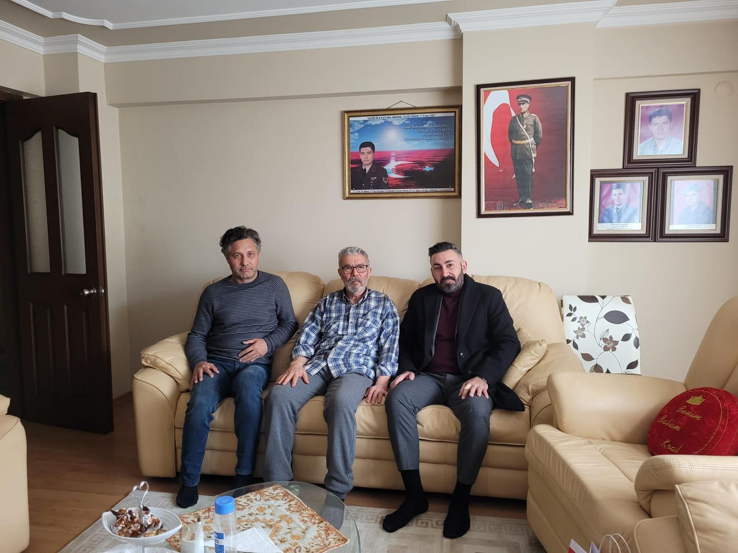 Yunusemre’de Bayramın İlk Gününde Anlamlı Ziyaretler Gerçekleştirildi