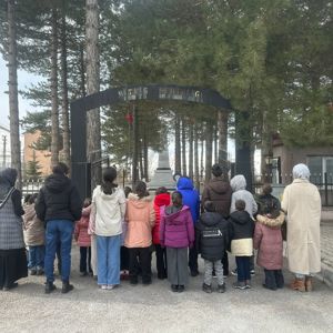 Koruma ve bakım altında kalan çocuklarımızla birlikte Vatan uğruna canlarını feda eden aziz şehitlerimizi, 18 Mart Çanakkale Zaferi’nin anlam ve ruhuyla, Ramazan Bayramı arefesinde dualarla andık - fotoğraf 1