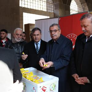 “Ey şehîd oğlu şehîd, isteme benden makber, Sana âgûşunu açmış duruyor Peygamber.” - fotoğraf 5