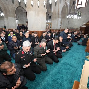 “Ey şehîd oğlu şehîd, isteme benden makber, Sana âgûşunu açmış duruyor Peygamber.” - fotoğraf 3