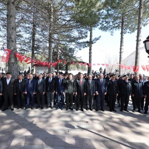 “Ey şehîd oğlu şehîd, isteme benden makber, Sana âgûşunu açmış duruyor Peygamber.” - fotoğraf 1