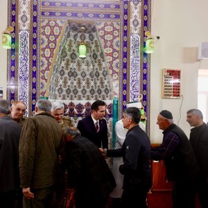 Valimiz Sayın Ahmet Karakaya, mübarek Ramazan Bayramı’nda 8 Ağustos Camii’nde kılınan Cuma namazını eda ederek bayramın manevi atmosferini vatandaşlarımızla birlikte paylaştı - fotoğraf 2