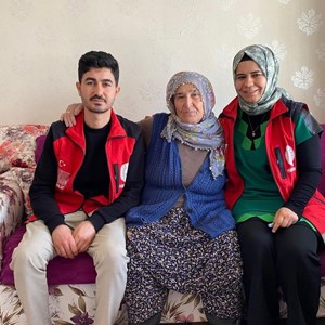 “Tek Başına Değil, Çok Başına Bayram” Projesiyle Tek Başına Yaşayan Yaşlılara Bayram Ziyareti - fotoğraf 4