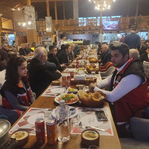 Salıpazarı’nda Çocuklar ve Aileleri İftar Sofrasında Buluştu - fotoğraf 1
