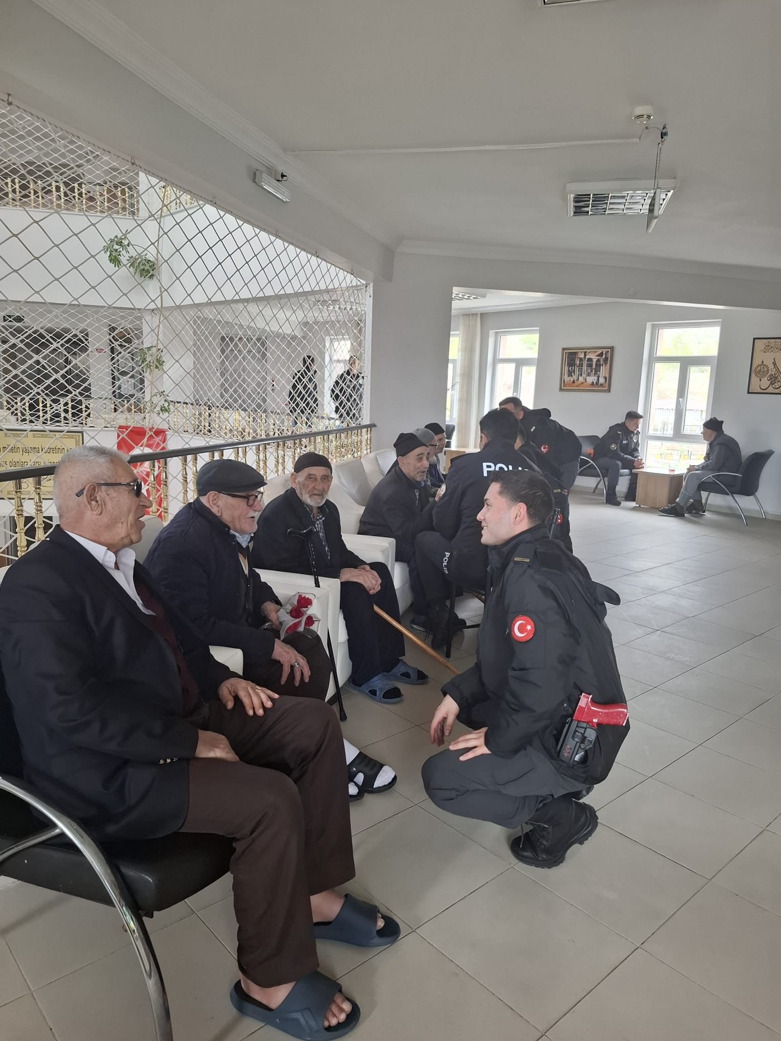 Yaşlılar Haftası kapsamında Alparslan Türkeş Huzurevi’mizde duygu dolu bir ziyaret gerçekleştirildi.