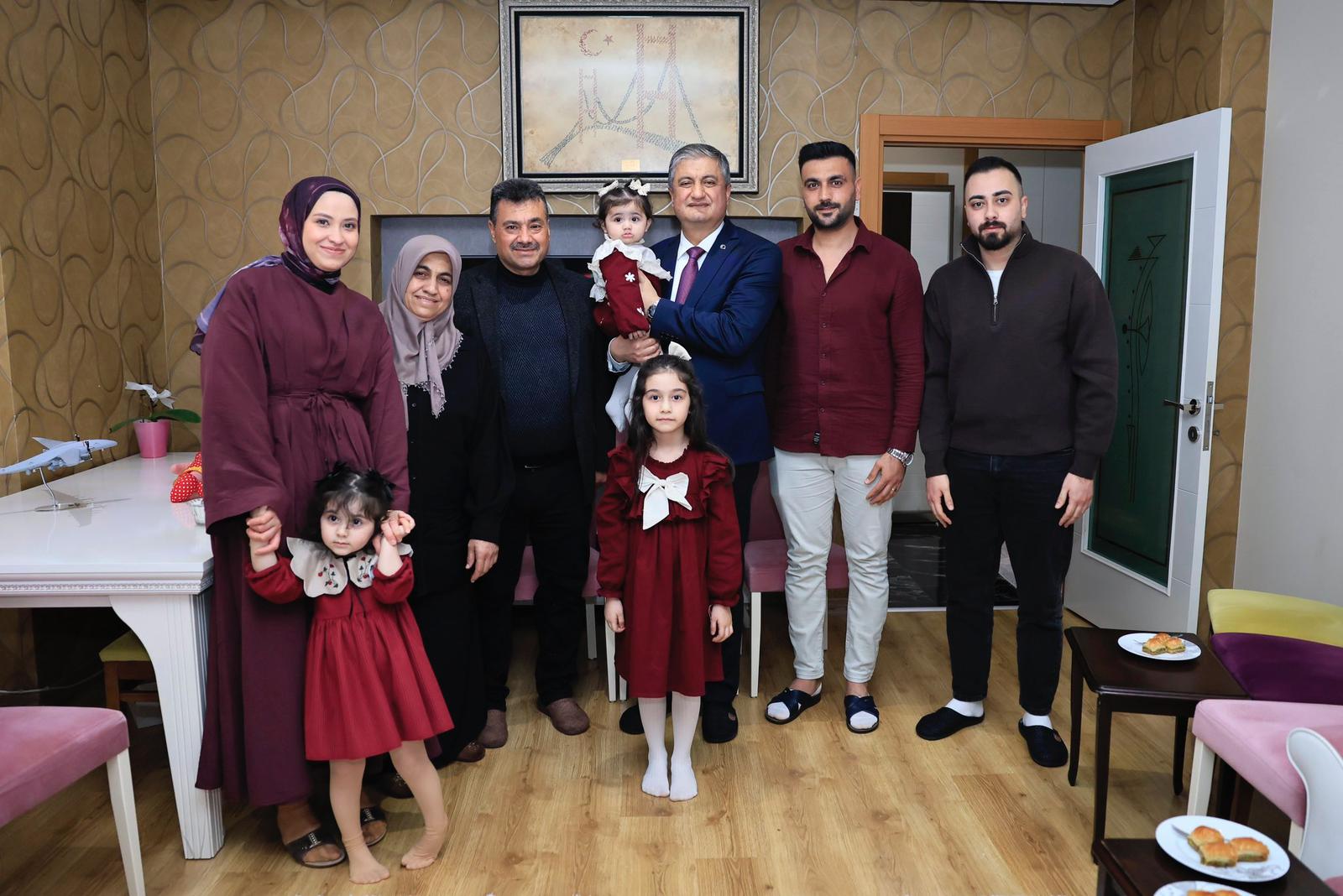 VALİMİZ SAYIN MUSTAFA YAVUZ’UN KATILIMIYLA ŞEHİT AİLELERİNE BAYRAM ZİYARETİMİZ