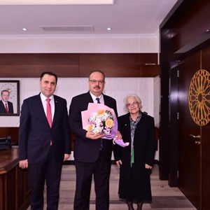 Yaşlılara Saygı Haftası kapsamında, İl Müdürümüz İlkay Türkoğlu ve huzurevinde kalan asırlık çınarlarımız, Sayın Valimiz Yakup Canbolat’ı makamında ziyareti - fotoğraf 1